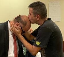 coaching-emocional-beso-en-la-calva.jpg