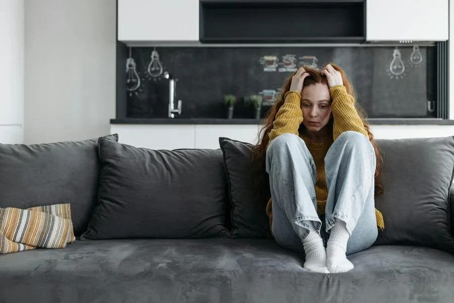 creencias-limitantes-mujer-triste