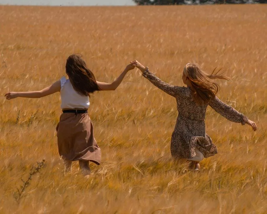 autoestima-dos-mujeres-corriendo