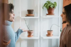 tener-siempre-la-razon-dos-mujeres-discutiendo